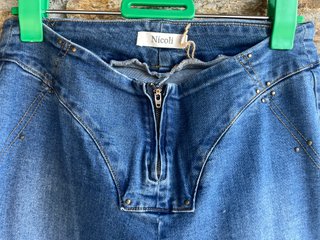 Jeans Nicoli cremallera delantera tachuelas