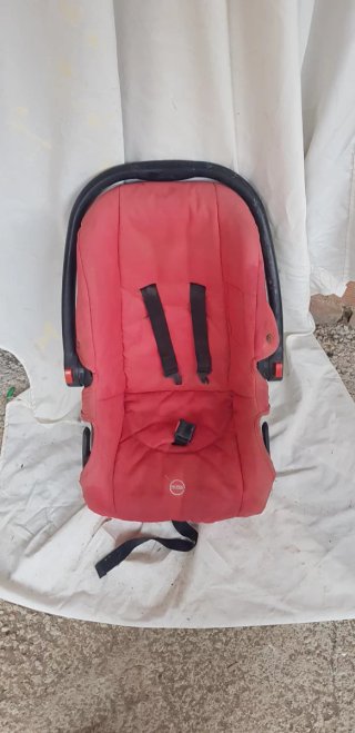 Silla de coche para bebé roja