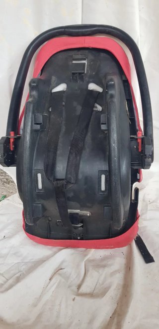 Silla de coche para bebé roja