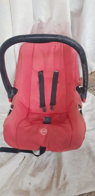Silla de coche para bebé roja