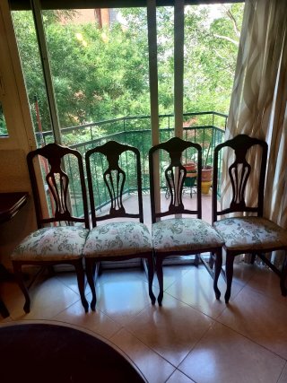 4 Sillas de Comedor Madera Nogal Tapizadas.