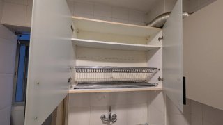 Cocina modular gris y blanca