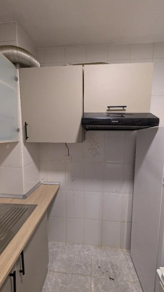 Cocina modular gris y blanca