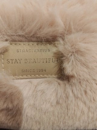 Neceser pelo rosa Stradivarius, poco uso.