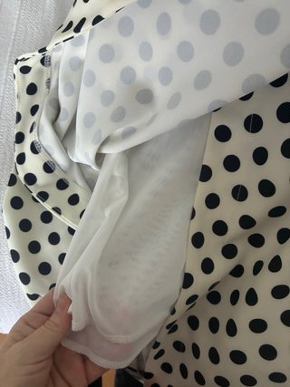 Vestido blanco con lunares negros