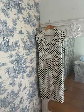 Vestido blanco con lunares negros