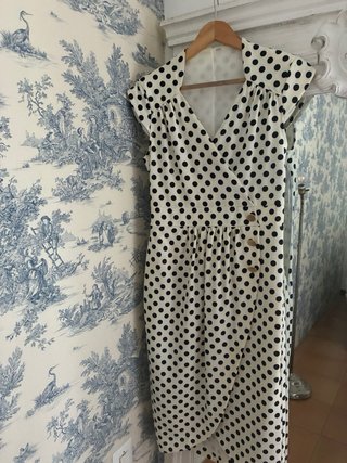 Vestido blanco con lunares negros