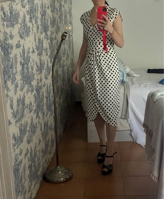 Vestido blanco con lunares negros