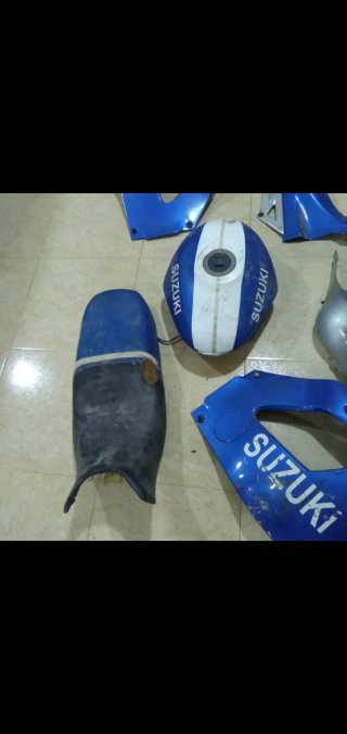 Estética y asiento Suzuki GSX 750 F