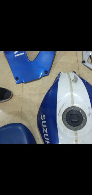 Estética y asiento Suzuki GSX 750 F