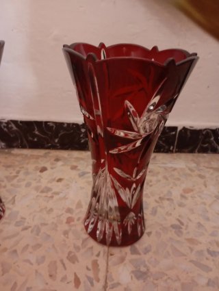 Juego de 2 jarrones de cristal rojo tallado