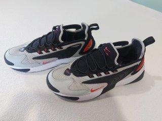 Zapatillas Nike Zoom 2K Gris/Rojo