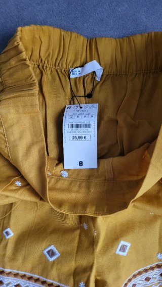 Pantalones cortos mujer amarillos con bordado