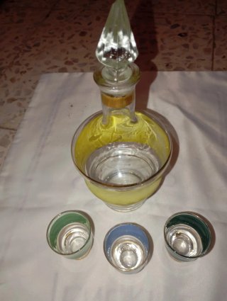 Set de 4 botellas de vidrio con tapón