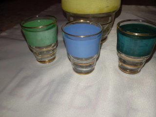 Set de 4 botellas de vidrio con tapón