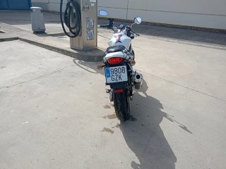 DAELIM Moto Naked Blanca y Negra