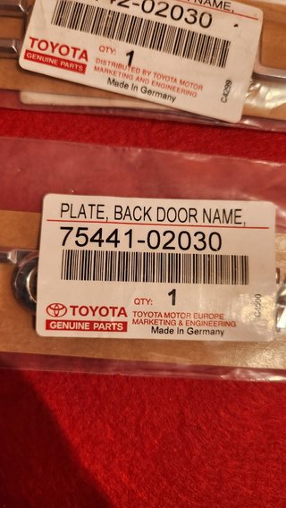 Insignias Portón Toyota Corolla 75442-02030 y 7544