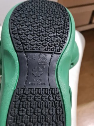 Zuecos de trabajo verdes