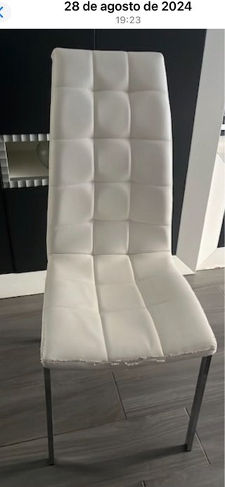 Seis sillas de salón blancas