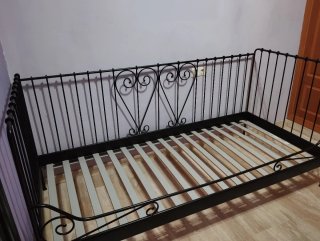 Cama de forja Ikea negra