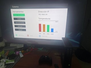 Xbox 360 E 500GB + USB con Rock Band Blitz Aurora