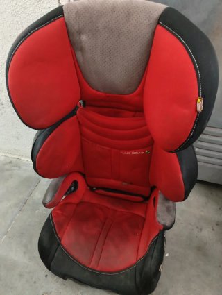 Silla coche para niños roja y negra