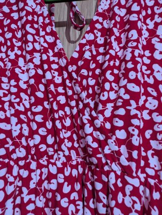 Vestido rojo con estampado blanco
