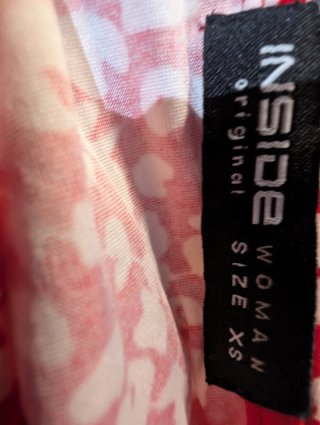 Vestido rojo con estampado blanco