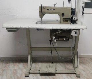 Máquina de coser Brother DB2-B735-3