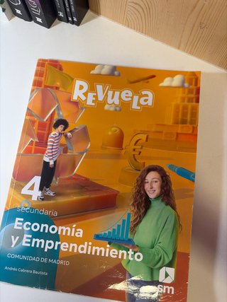 Economía y emprendimiento. 4 Secundaria. Revuel...