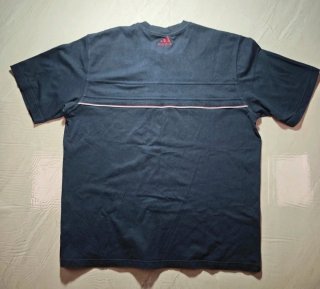 Camiseta Adidas azul con logo