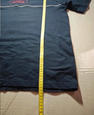 Camiseta Adidas azul con logo