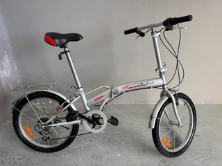 Bicicleta plegable plateada