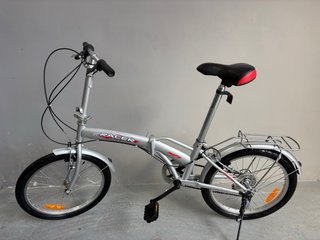Bicicleta plegable plateada