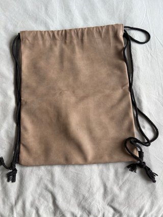 Mochila de cuero marrón