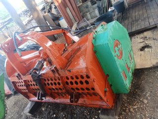 Máquina agrícola naranja