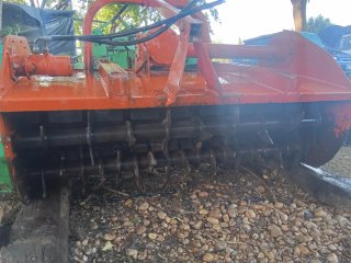 Máquina agrícola naranja