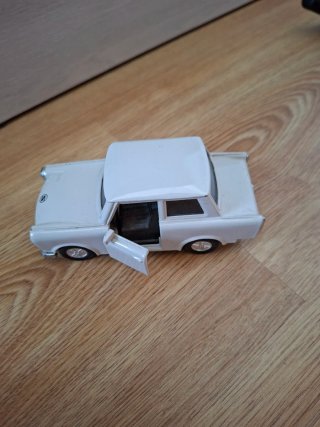 Coche miniatura blanco