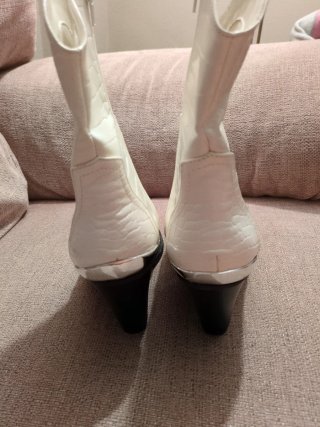 Botines blancos mujer con puntera plateada