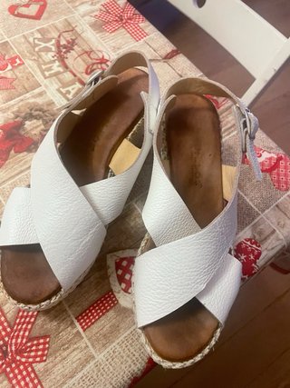 Sandalias blancas de piel
