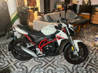 Macbor MCI 125 Naked Blanca , Roja y negra 2200€