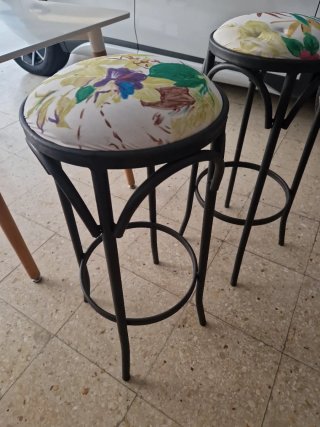 Taburetes Altos con Diseño Floral