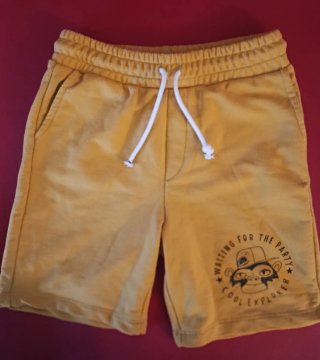 Camiseta Zara niño y 2 pantalones cortos de regalo
