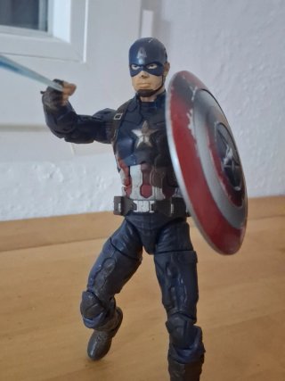 Figuras Iron Man y Capitán América