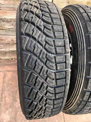 Ruedas Kumho 175/70/15 800R K71 con una carrera