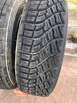 Ruedas Kumho 175/70/15 800R K71 con una carrera
