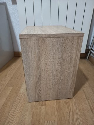 Mesita de noche madera y blanca