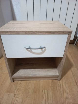 Mesita de noche madera y blanca