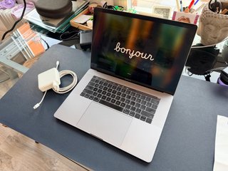 MacBook Pro 15 2018 512GB SSD Plata