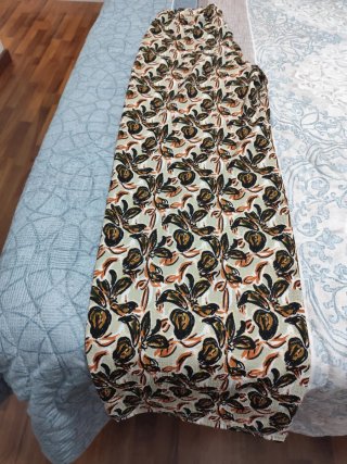 Top Zara floral halter y pantalón ancho.